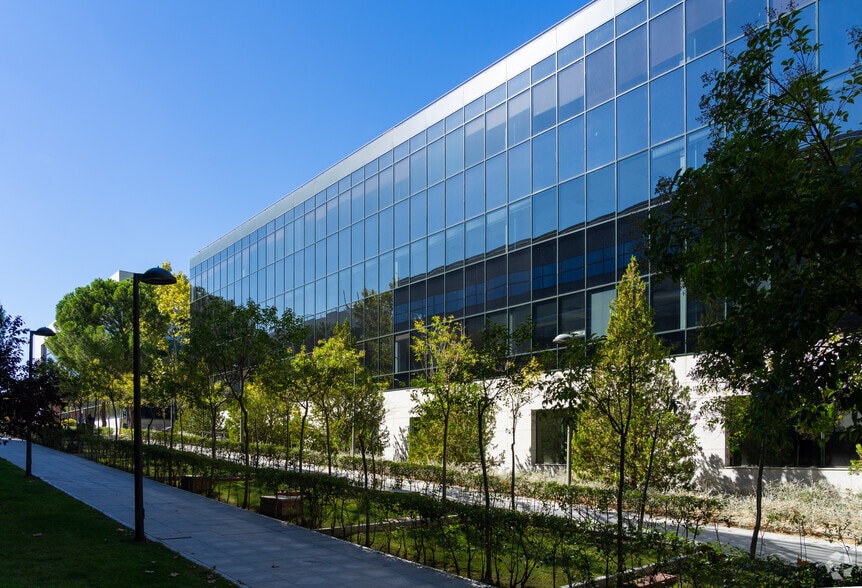 Calle Teide, 4, San Sebastián de los Reyes, Madrid en alquiler - Foto del edificio - Imagen 3 de 4
