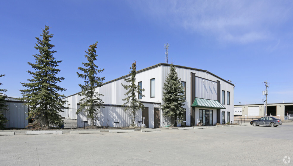 143 East Lake Blvd NE, Airdrie, AB en alquiler - Foto del edificio - Imagen 1 de 6