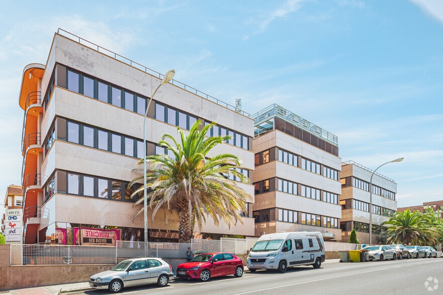 Calle de Mesena, 22, Madrid, Madrid en alquiler - Foto del edificio - Imagen 2 de 3