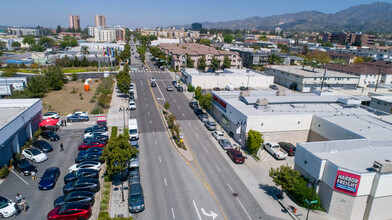 810-822 S San Fernando Blvd, Burbank, CA - VISTA AÉREA  vista de mapa