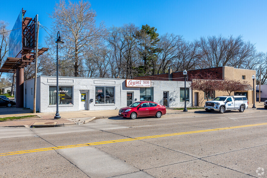 6825 Douglas Ave, Urbandale, IA en alquiler - Foto del edificio - Imagen 2 de 6