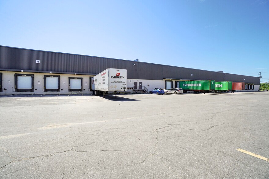 2900 Av André, Dorval, QC en alquiler - Foto del edificio - Imagen 2 de 10