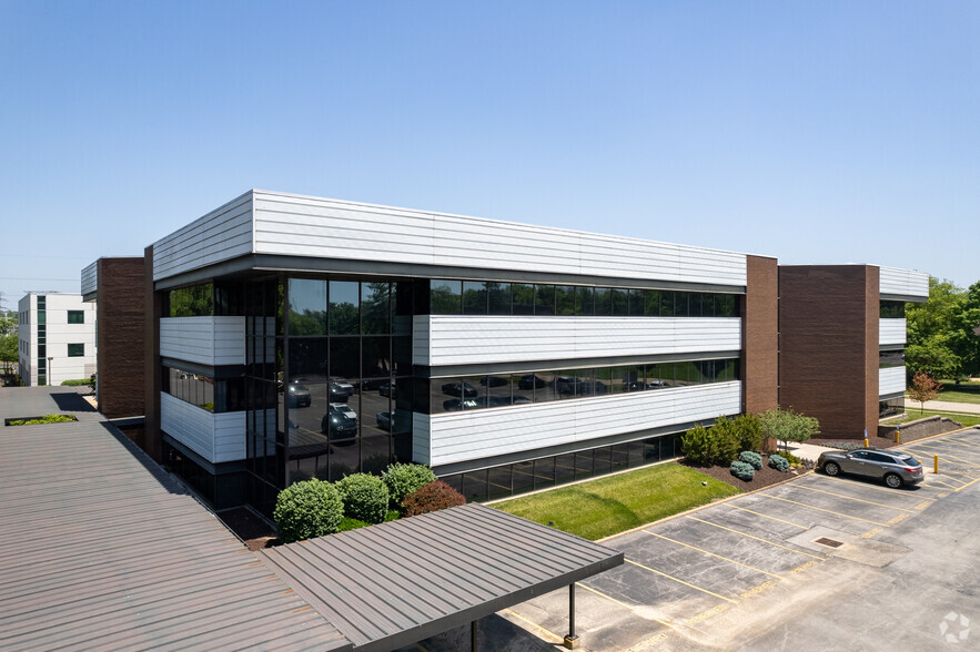 1224 Fern Ridge Pky, Saint Louis, MO en alquiler - Foto del edificio - Imagen 3 de 13