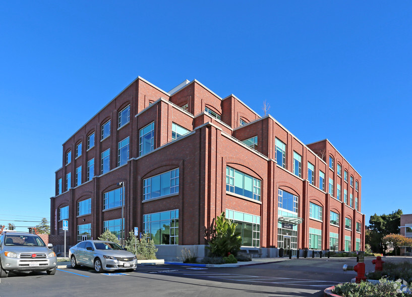 740 Heinz Ave, Berkeley, CA en alquiler - Foto del edificio - Imagen 2 de 7