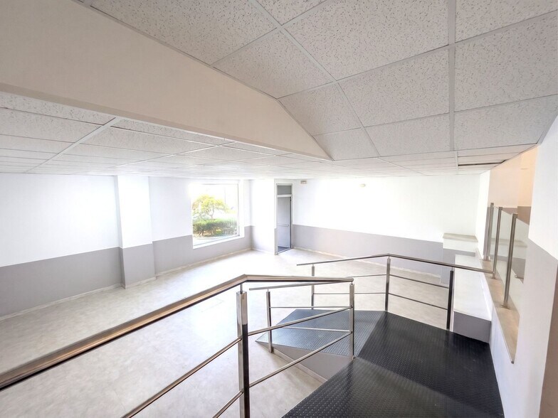 Local en A Coruña en venta - Foto del interior - Imagen 3 de 16