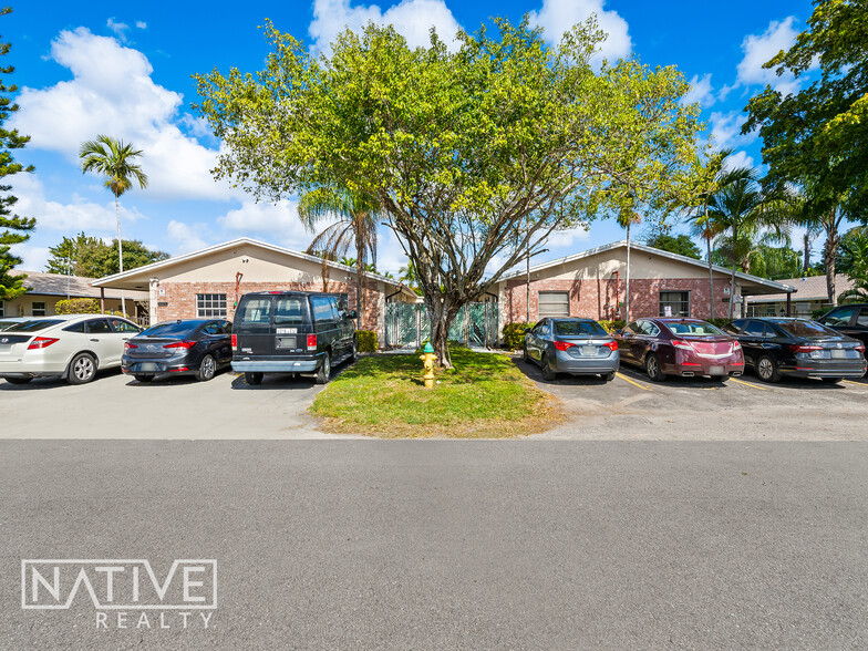 201-221 NE 40th Ct, Oakland Park, FL en venta - Foto del edificio - Imagen 2 de 25