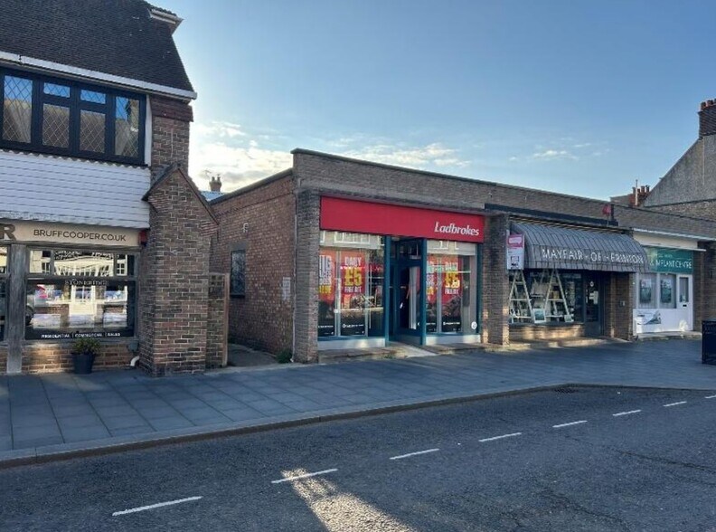 117 Connaught Ave, Frinton On Sea en venta - Foto del edificio - Imagen 2 de 2