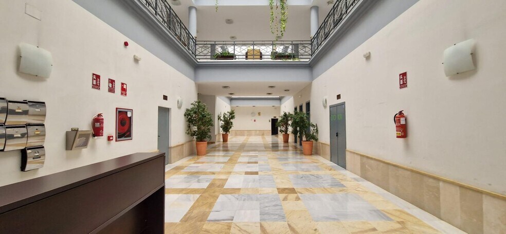 Oficina en Mairena del Aljarafe, Sevilla en venta - Foto del edificio - Imagen 1 de 12