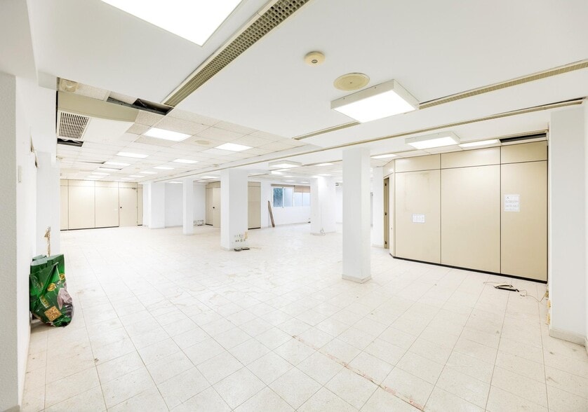 Local en Granada, Granada en venta - Foto del interior - Imagen 1 de 29