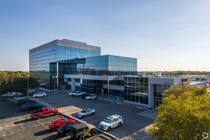 6777 Camp Bowie Blvd, Fort Worth, TX en alquiler - Foto del edificio - Imagen 1 de 7