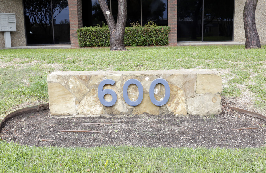 600 S Sherman St, Richardson, TX en venta - Foto del edificio - Imagen 3 de 5