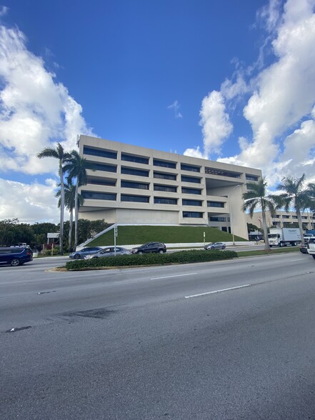 6355 NW 36th St, Miami, FL en alquiler - Foto del edificio - Imagen 1 de 29