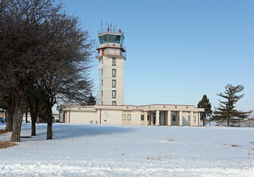 15450 Hangar Rd, Kansas City, MO en alquiler - Foto del edificio - Imagen 3 de 4