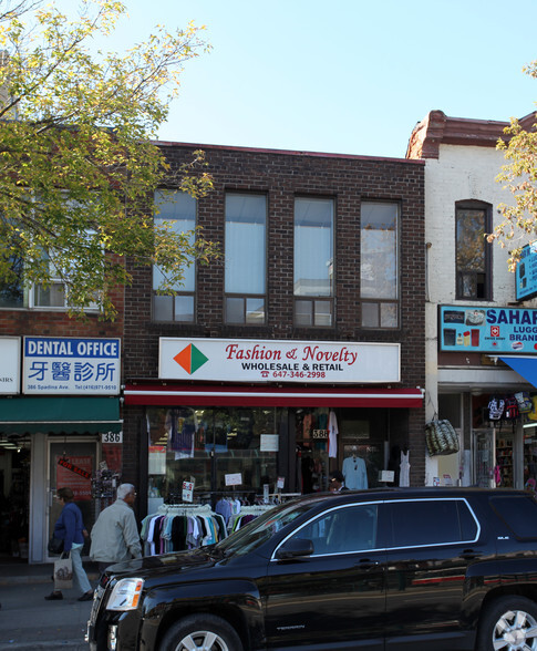 388 Spadina Ave, Toronto, ON en venta - Foto del edificio - Imagen 2 de 7