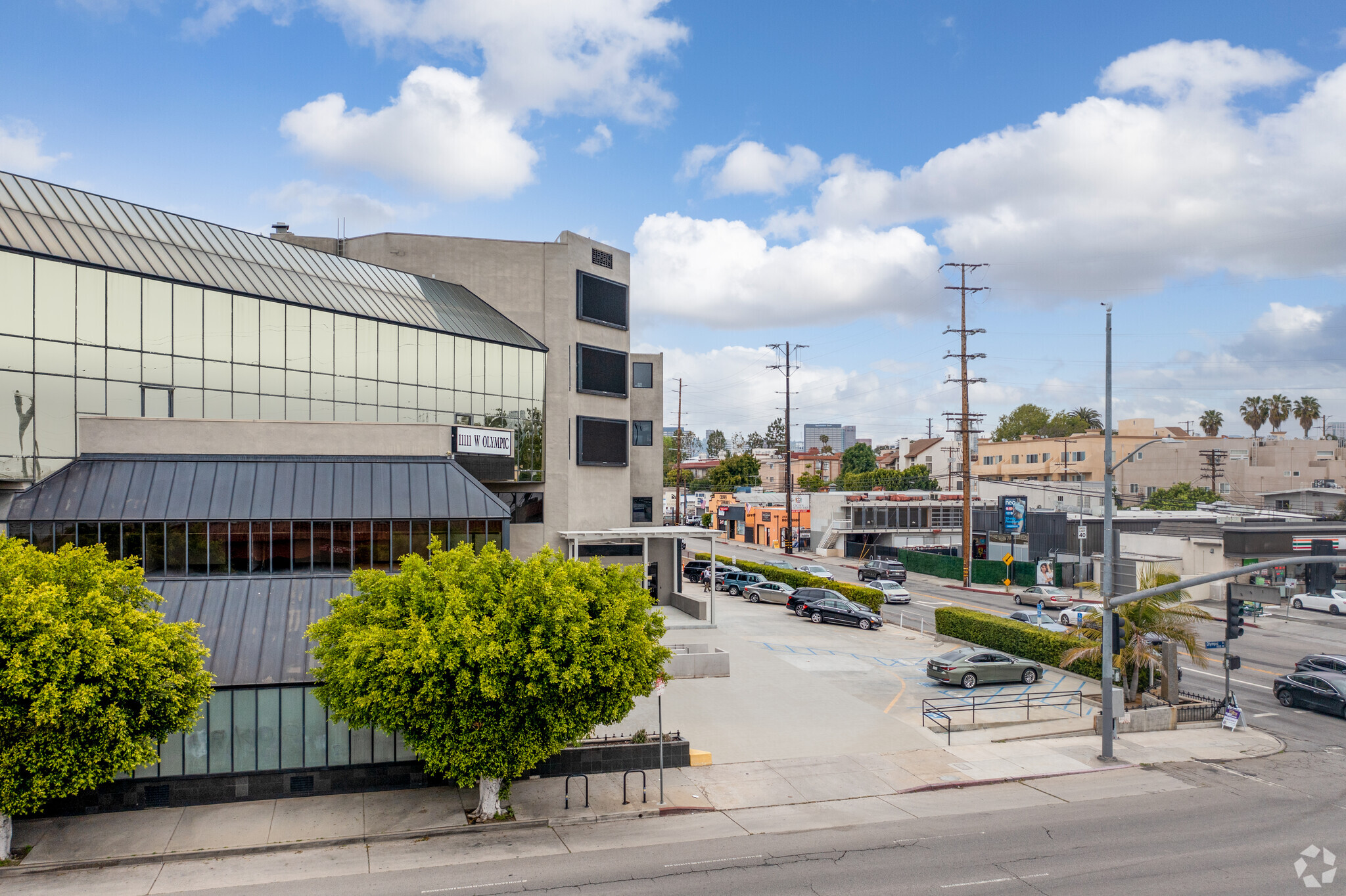 11111 W Olympic Blvd, Los Angeles, CA en alquiler Foto del edificio- Imagen 1 de 21