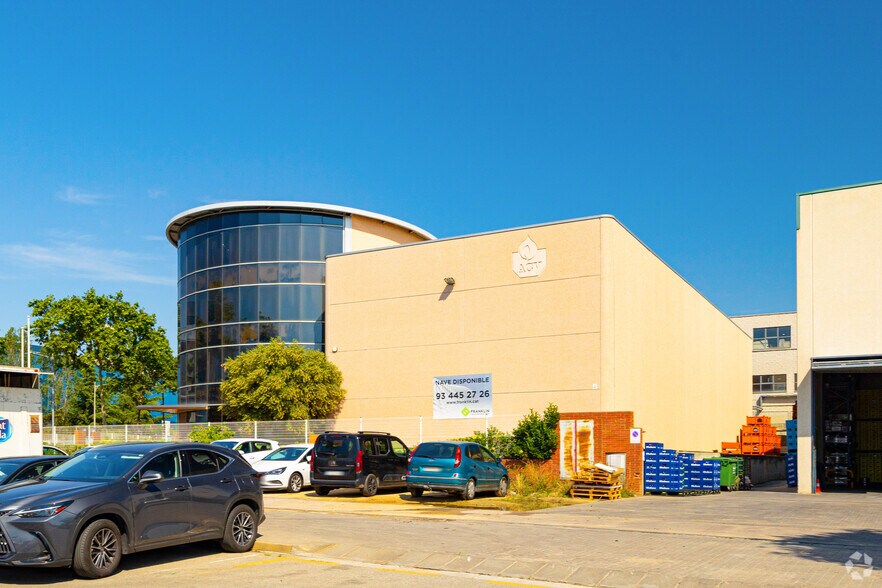 Nave en Mataró, Barcelona en venta - Foto del edificio - Imagen 2 de 3