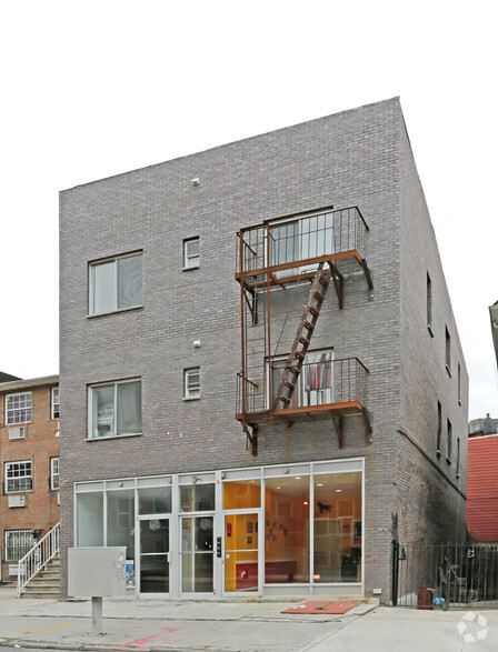 438 Wilson Ave, Brooklyn, NY en alquiler - Foto del edificio - Imagen 1 de 10