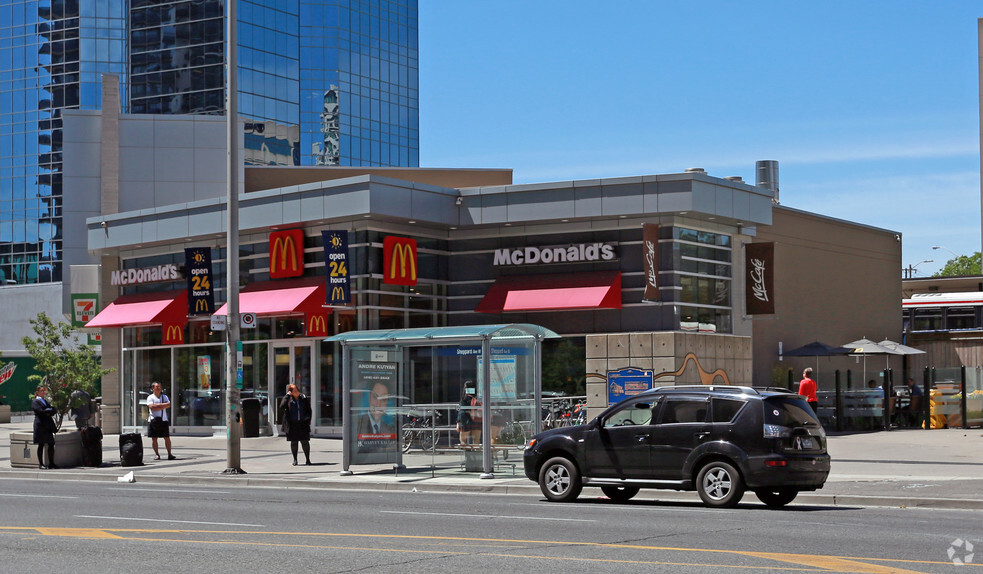 4806 Yonge St, Toronto, ON en alquiler - Foto del edificio - Imagen 2 de 5