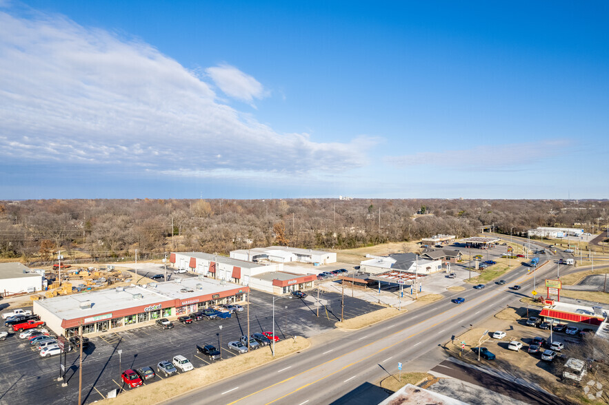 2755 W Chestnut Expy, Springfield, MO en alquiler - Vista aérea - Imagen 2 de 3