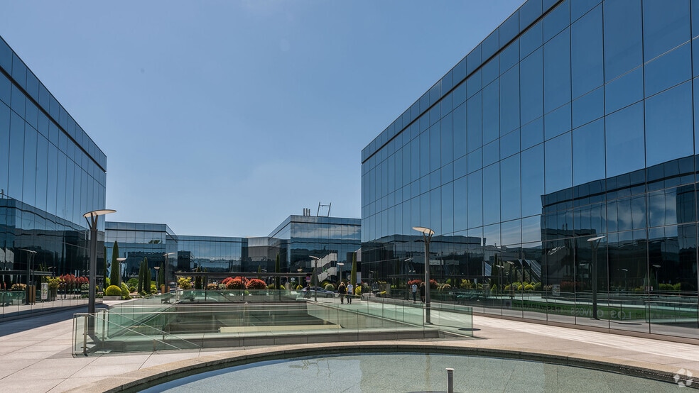 Paseo del Club Deportivo, 1, Pozuelo de Alarcón, Madrid en alquiler - Foto del edificio - Imagen 3 de 15