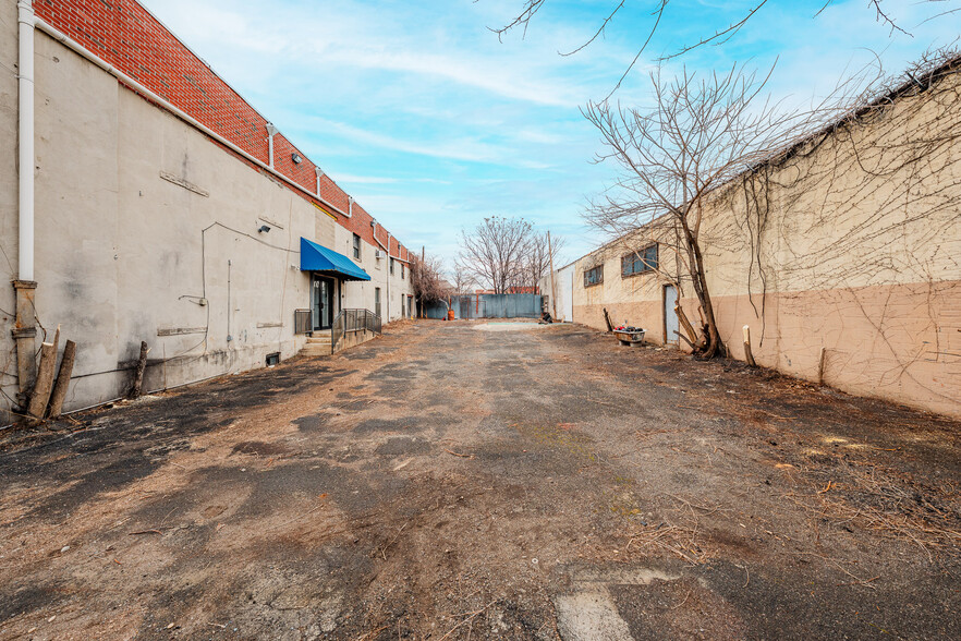 81 Delavan st, Brooklyn, NY en alquiler - Foto del edificio - Imagen 2 de 9