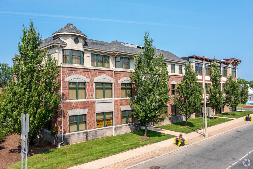 893 Main St, East Hartford, CT en alquiler - Foto del edificio - Imagen 1 de 17