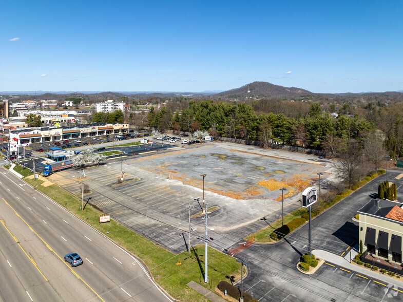 1910 N Roan St, Johnson City, TN en alquiler - Foto del edificio - Imagen 1 de 14