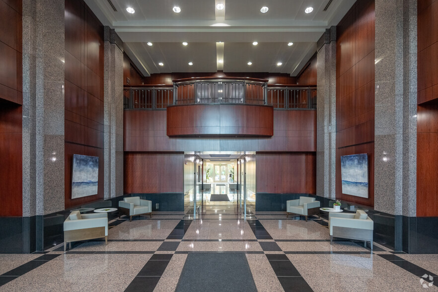 840 Crescent Centre Dr, Franklin, TN en alquiler - Lobby - Imagen 1 de 1