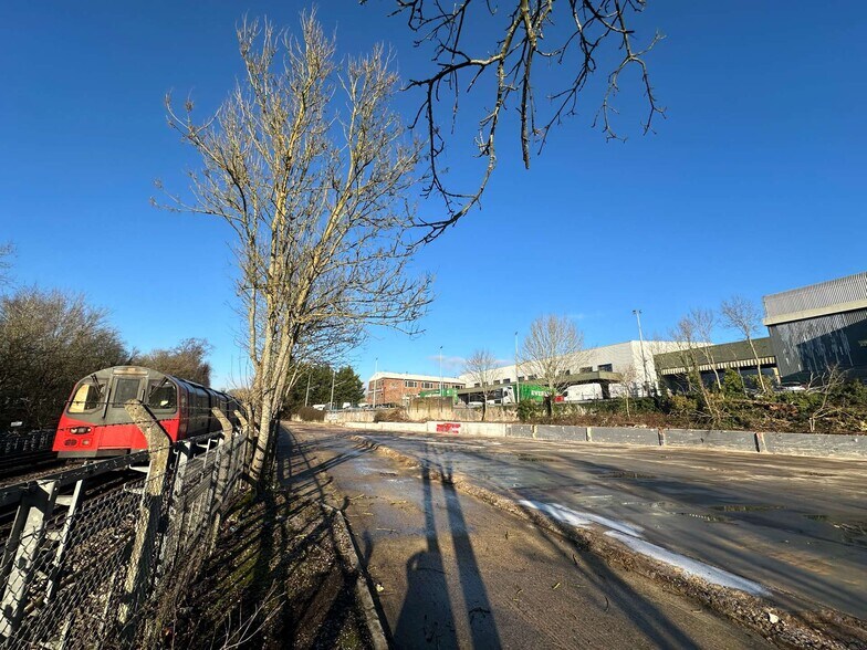 1 & 2 Allum Way, London en alquiler - Foto del edificio - Imagen 2 de 3