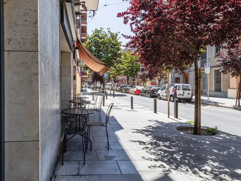 Local en Cornellà de Llobregat, Barcelona en alquiler - Foto del edificio - Imagen 3 de 5