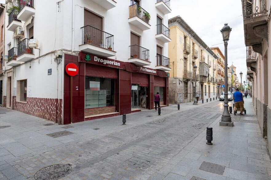Local en Santa Fe, Granada en venta - Foto del edificio - Imagen 2 de 24