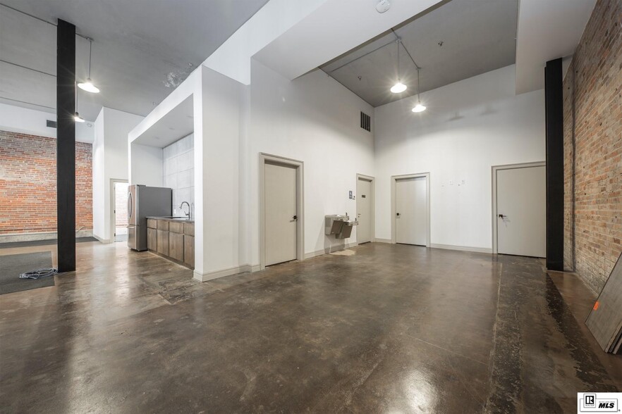 217 Desiard St, Monroe, LA en alquiler - Foto del interior - Imagen 1 de 12