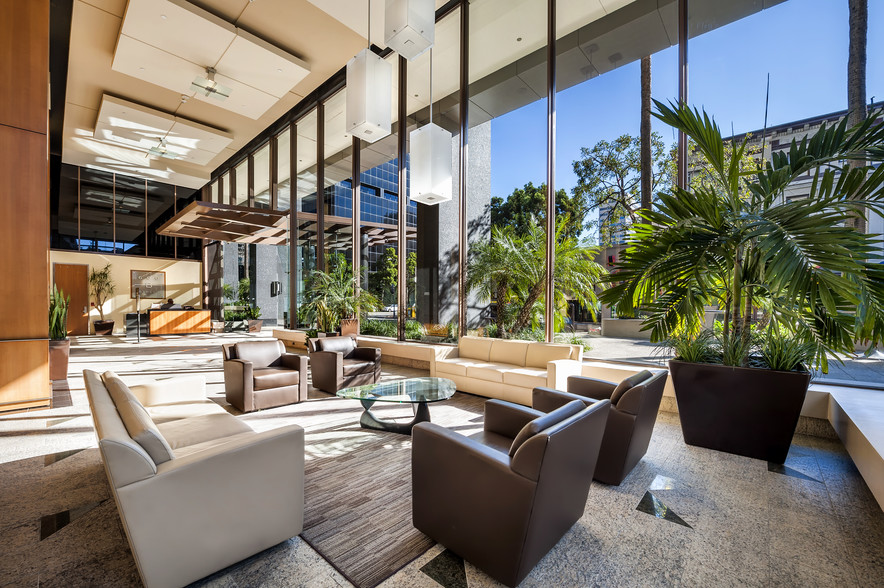 600 B St, San Diego, CA en alquiler - Lobby - Imagen 2 de 20