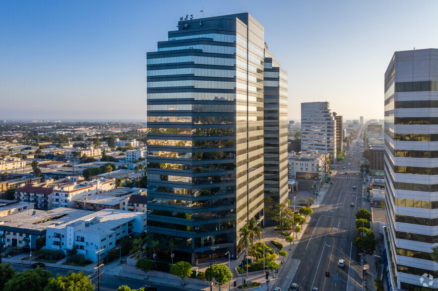 12100 Wilshire Blvd, Los Angeles, CA en alquiler - Foto del edificio - Imagen 2 de 16