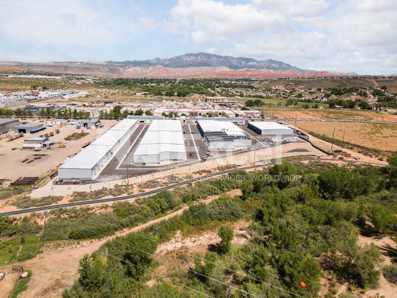 24 E Industrial Rd, Washington, UT en venta - Foto del edificio - Imagen 2 de 4