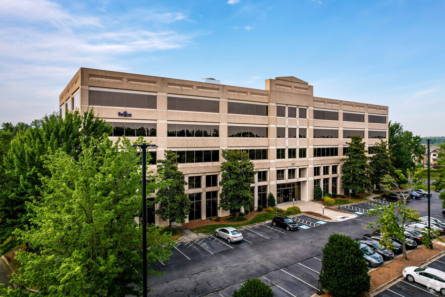 301 McCullough Dr, Charlotte, NC en alquiler - Foto del edificio - Imagen 1 de 13