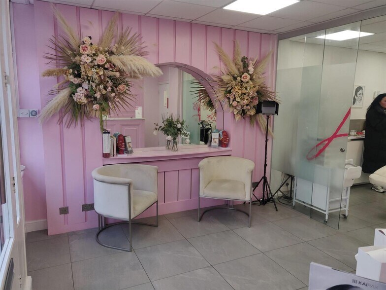 72 Queens Rd, Buckhurst Hill en venta - Foto del edificio - Imagen 3 de 22