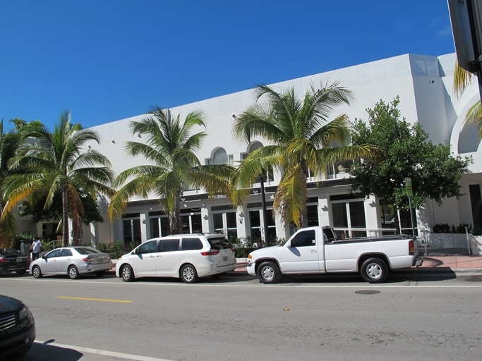 124-136 Collins Ave, Miami Beach, FL en alquiler - Foto del edificio - Imagen 2 de 9