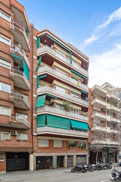 Edificio residencial en Barcelona, Barcelona en venta - Foto principal - Imagen 1 de 1