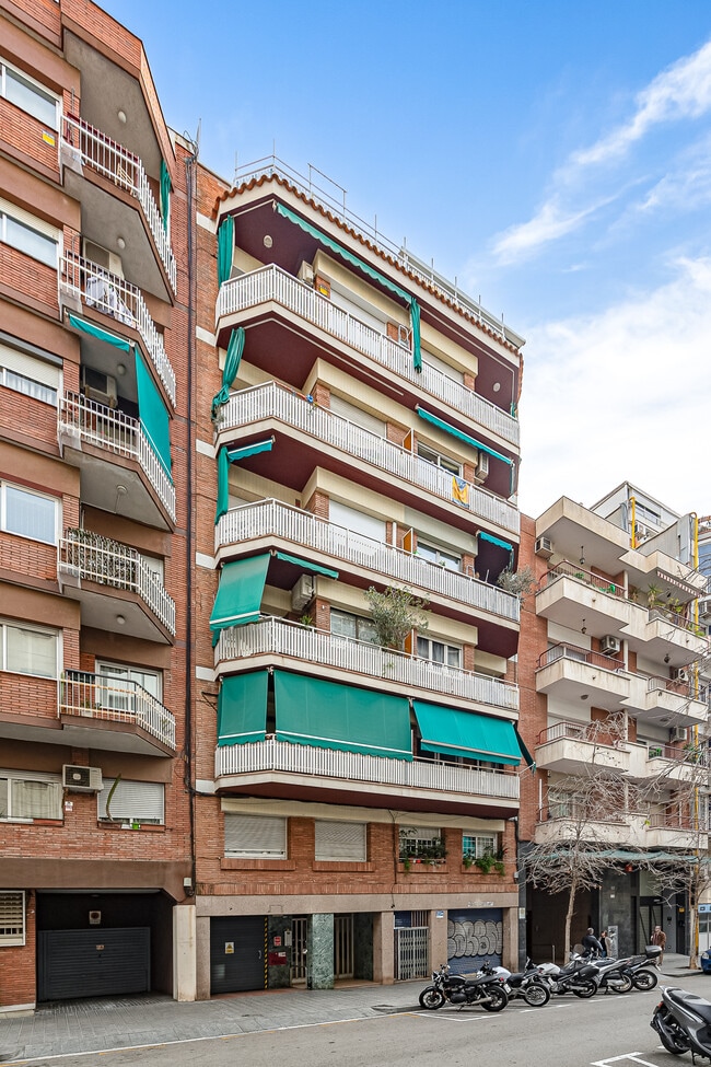 Más detalles de Edificio residencial​ en venta