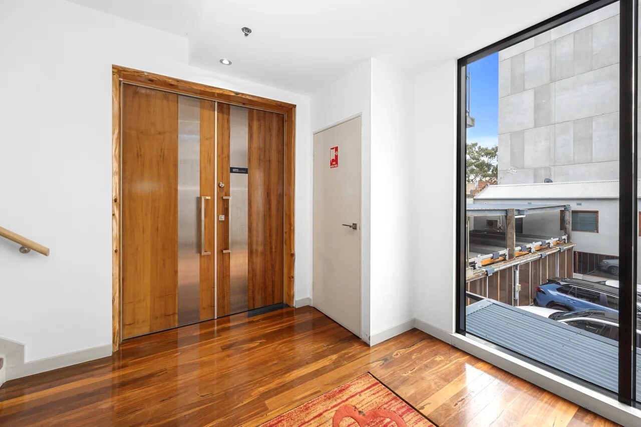 2 Kent Pl, South Melbourne, VIC 3205 - Unidad 4 -  - Foto del interior - Image 1 of 12