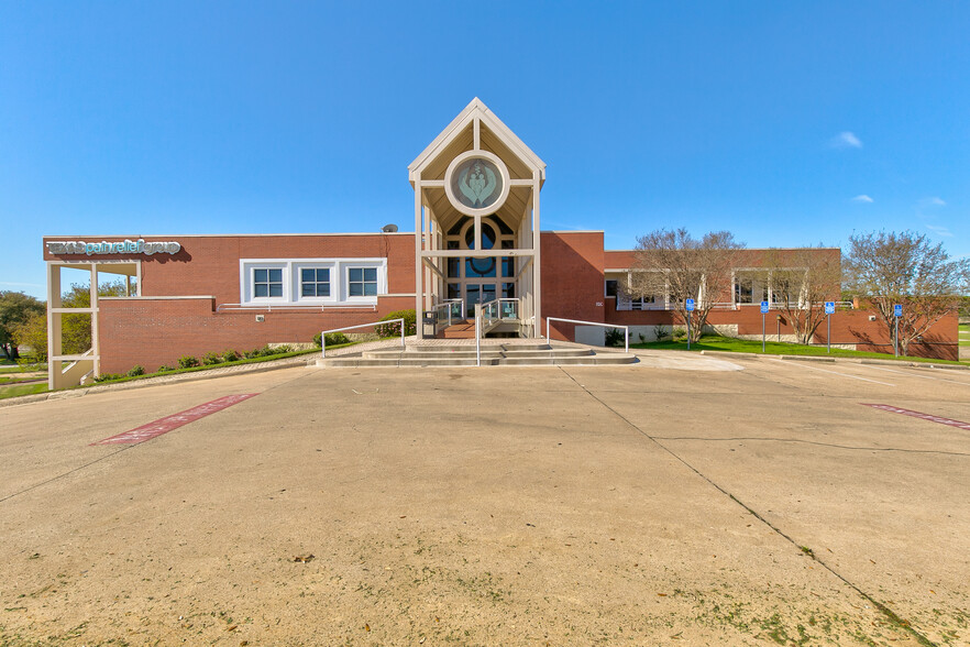 1717 Precinct Line Rd, Hurst, TX en alquiler - Foto del edificio - Imagen 1 de 21