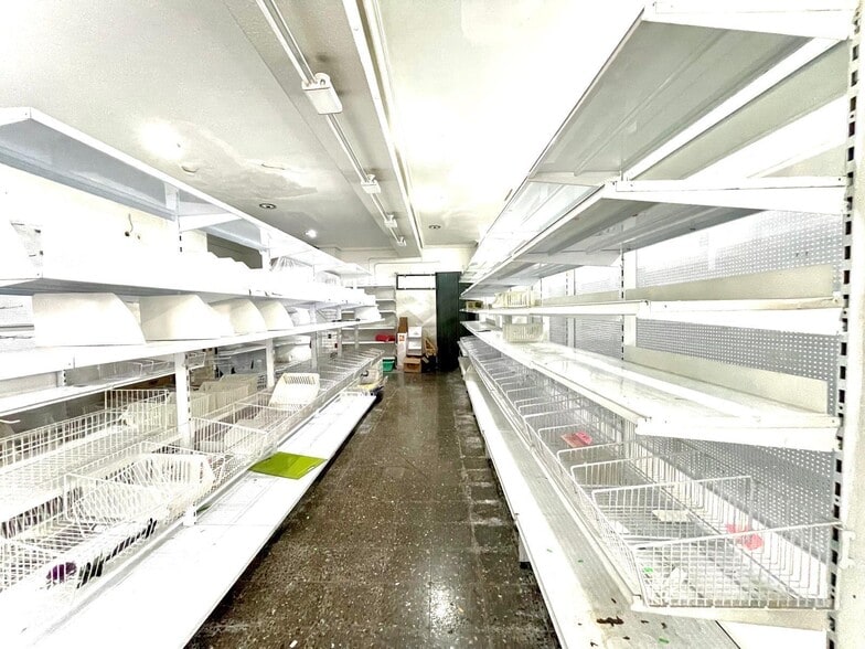 Local en Elche, Alicante en alquiler - Foto del interior - Imagen 3 de 19