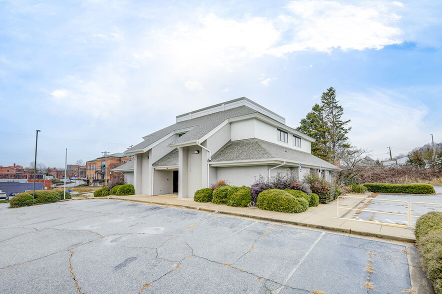 201 E 1st Ave, Easley, SC en alquiler - Foto del edificio - Imagen 2 de 46