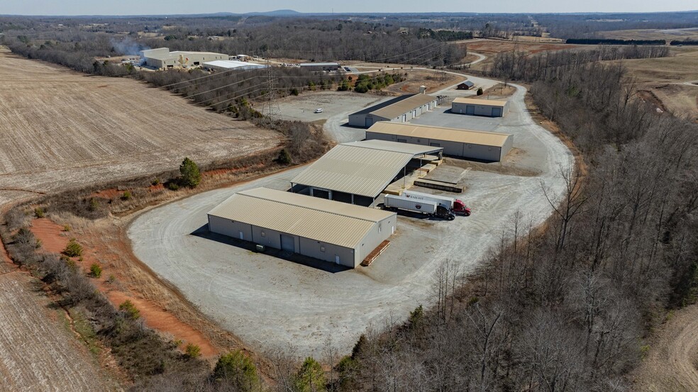 2815 Woodtech Dr, Newton, NC en venta - Foto del edificio - Imagen 2 de 5