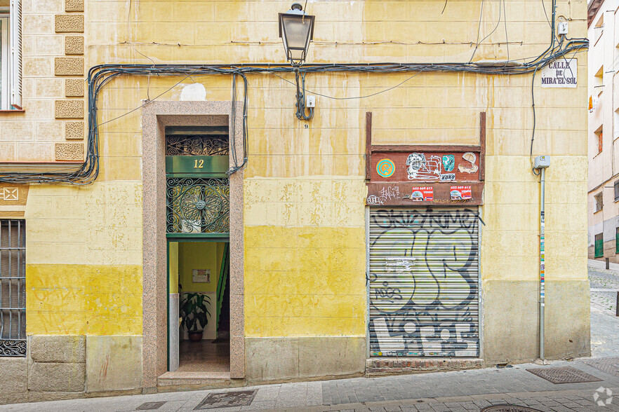 Calle de Mira el Sol, 12, Madrid, Madrid en venta - Foto del edificio - Imagen 2 de 2