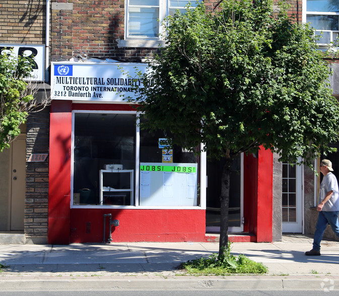 3212 Danforth Ave, Toronto, ON en venta - Foto del edificio - Imagen 3 de 23