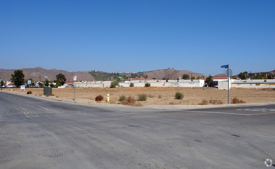 Diamond Dr, Lake Elsinore, CA en venta - Foto principal - Imagen 1 de 19