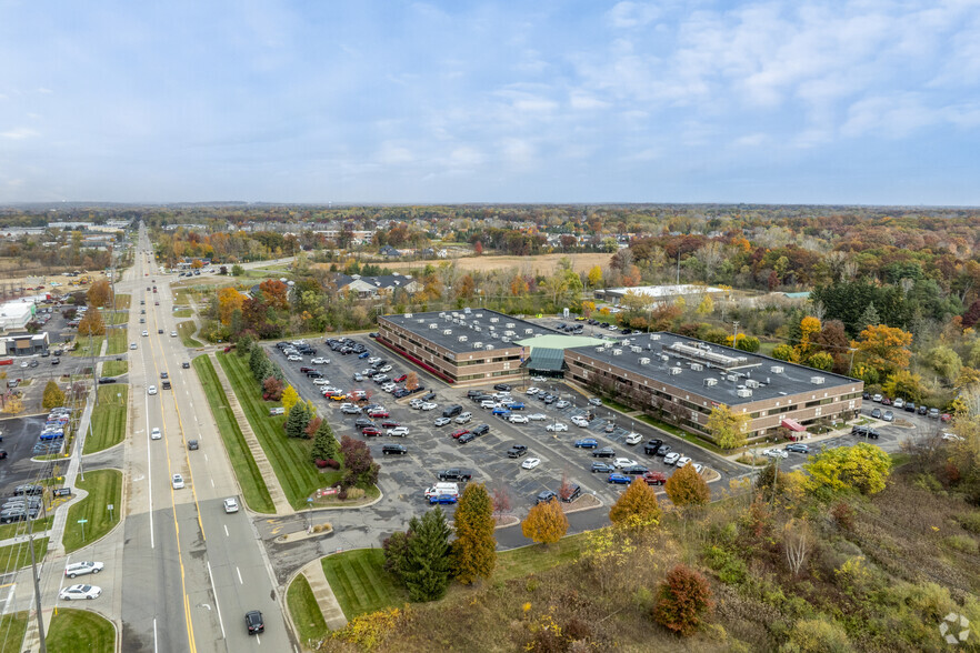 2300 Haggerty Rd, West Bloomfield, MI en alquiler - Vista aérea - Imagen 2 de 9