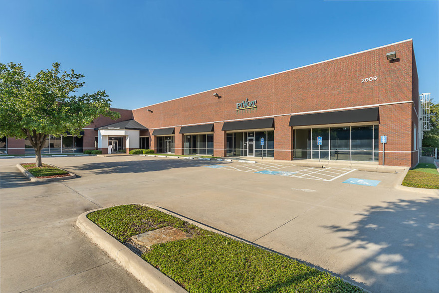 2009 Chenault Dr, Carrollton, TX en alquiler - Foto del edificio - Imagen 2 de 11